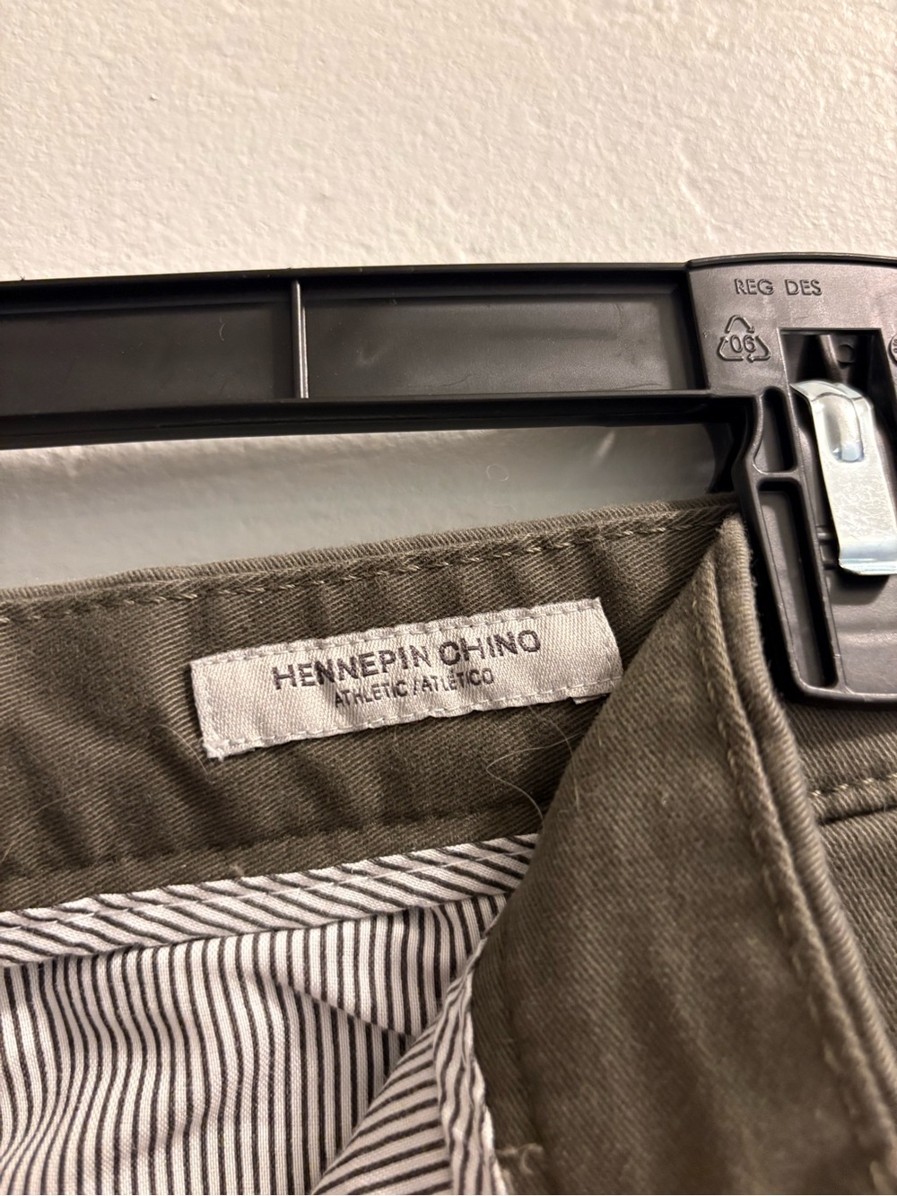 Men’s Green Pants - Picture 5 of 7